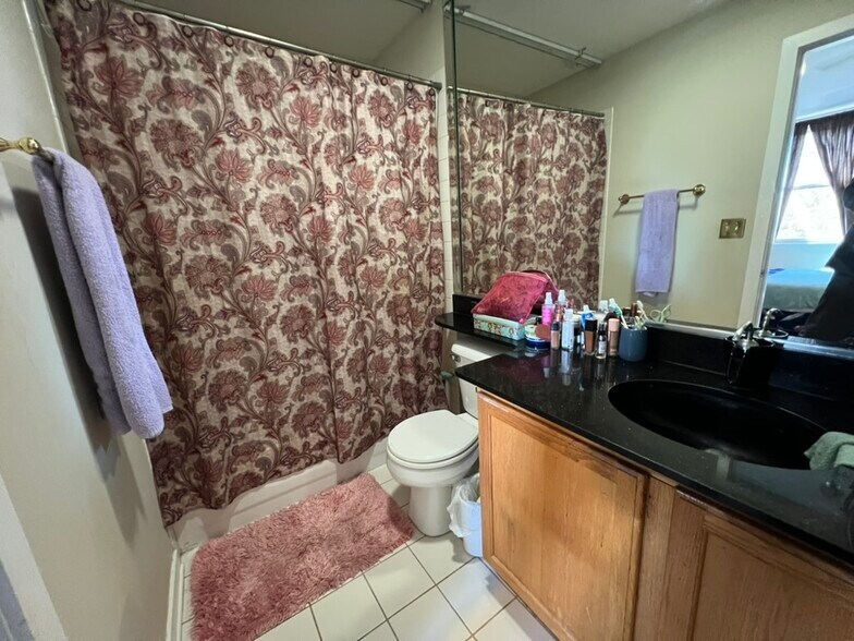 Building Photo - 556 E 32nd St