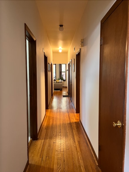 Building Photo - 906 N Oakley Blvd