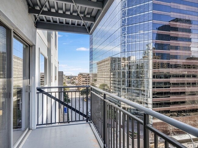 Building Photo - 800 Brazos St