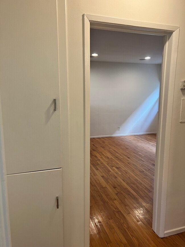 Building Photo - 647 Santa Clara Ave