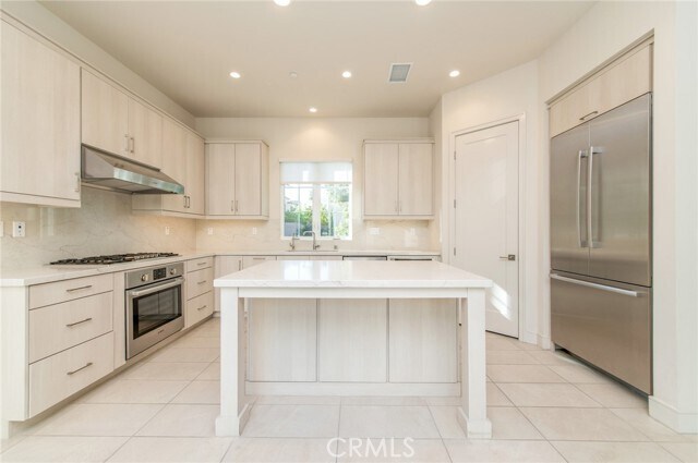 Building Photo - 111 Winnett