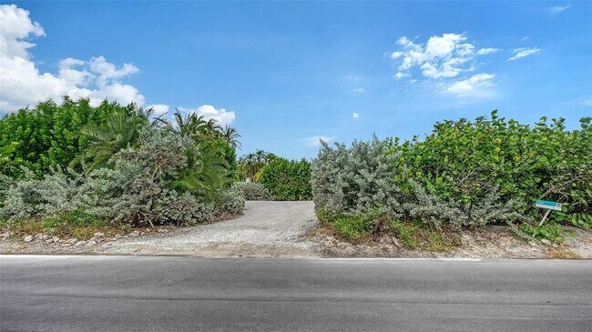 Building Photo - 7665 Sanderling Rd
