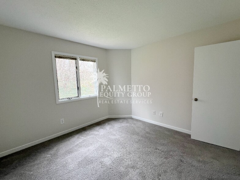 Building Photo - 210 N Lindell Rd