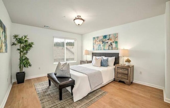 Building Photo - Cartville