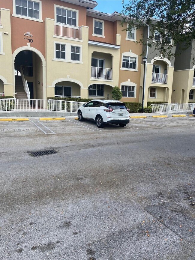 Building Photo - 8800 NW 107 Ct