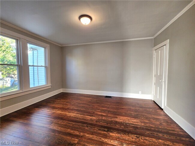 Building Photo - 703 Lenox Ave