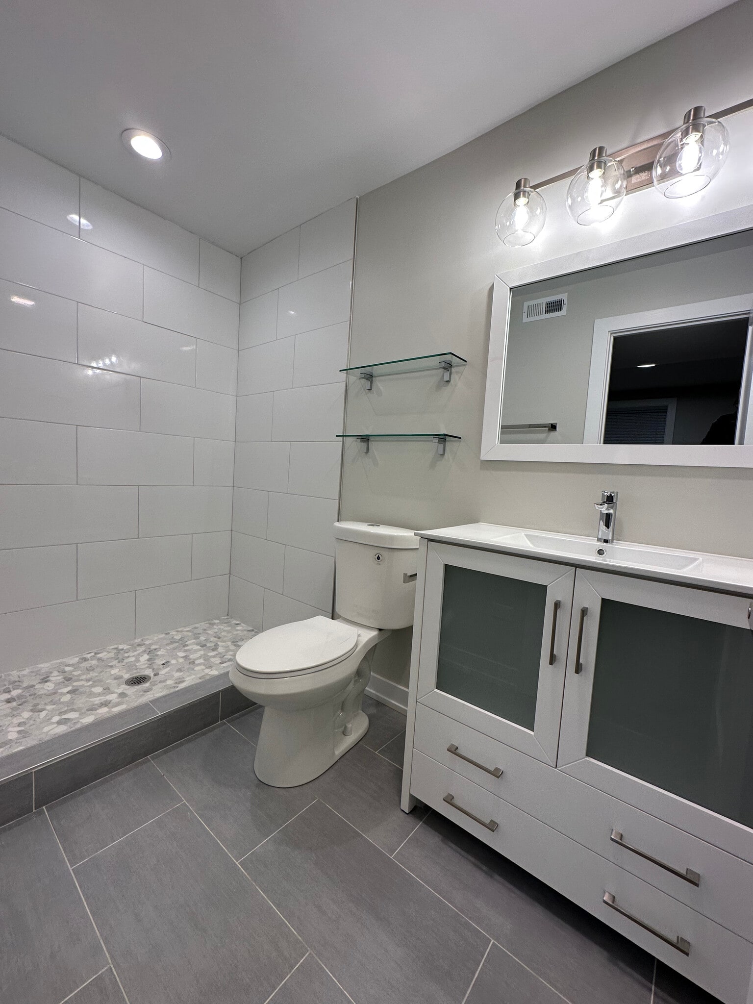 Building Photo - 1328 N Maplewood Ave