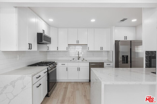 Building Photo - 1615-1615 W 209th St