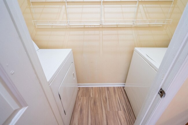 Building Photo - 1500 Twin Lakes Cir