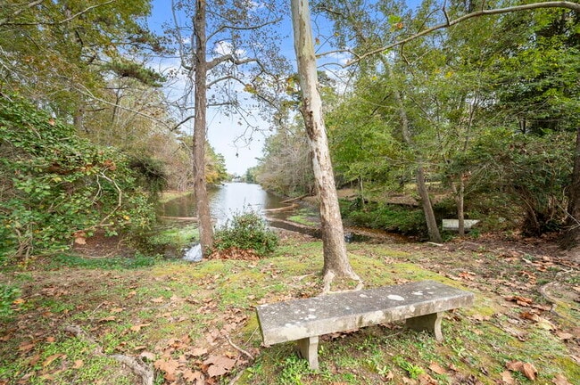 Building Photo - 4724 Lake Point Ave