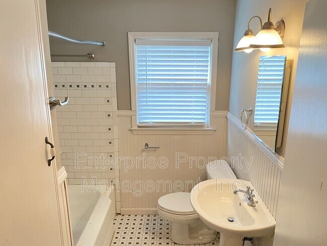 Building Photo - 1623 Delmont Rd