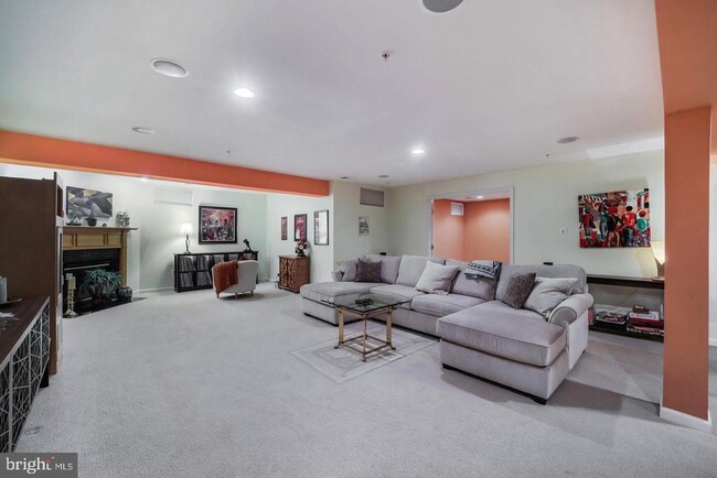Building Photo - 2157 Vittoria Ct