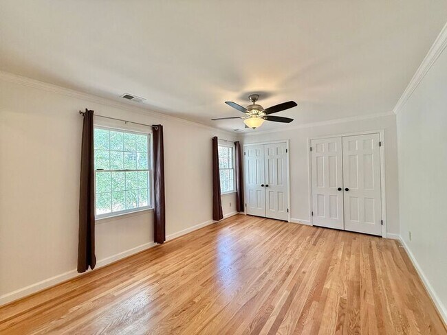 Building Photo - 5017 Sandlewood Dr