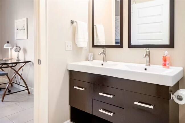 Building Photo - 212 SE A St