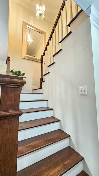 Building Photo - 4017 Cottage Hill Rd