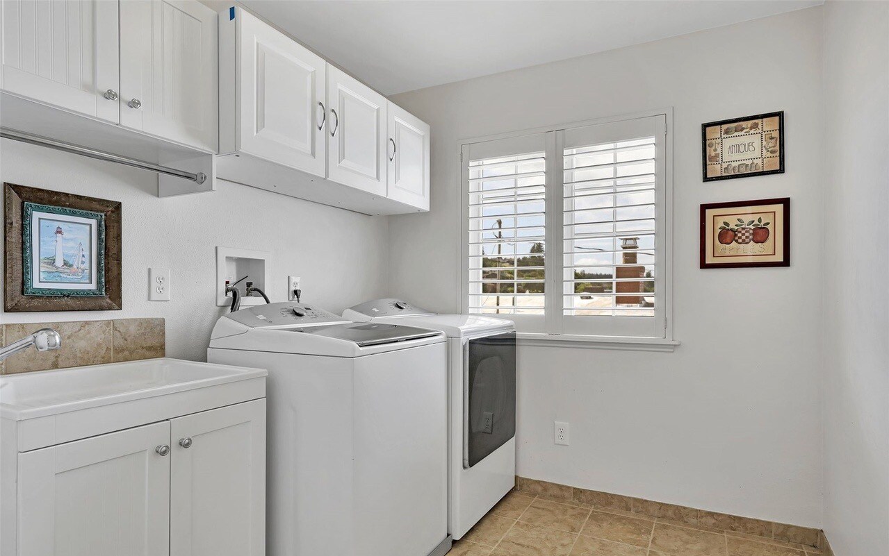 Building Photo - 1486 SE Camano Dr