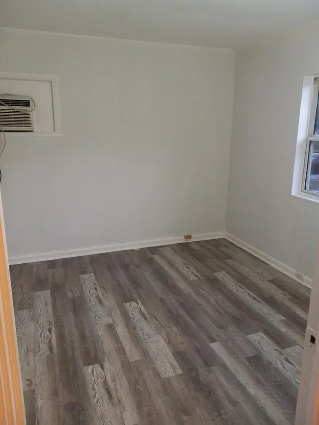 Building Photo - 318 E Fairview Rd