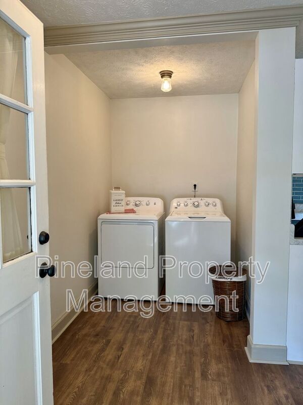 Building Photo - 405 Andros Dr