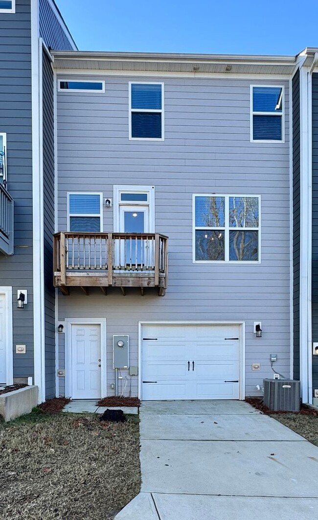 Building Photo - Beautiful Belmont Townhome Located in Laur...