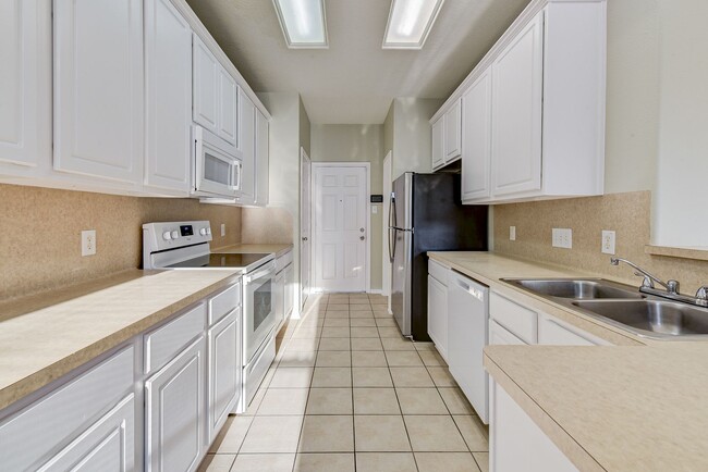 Building Photo - Gorgeous 3bed/2.5bath home!