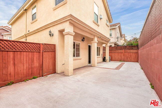Building Photo - 13743 Cordary Ave