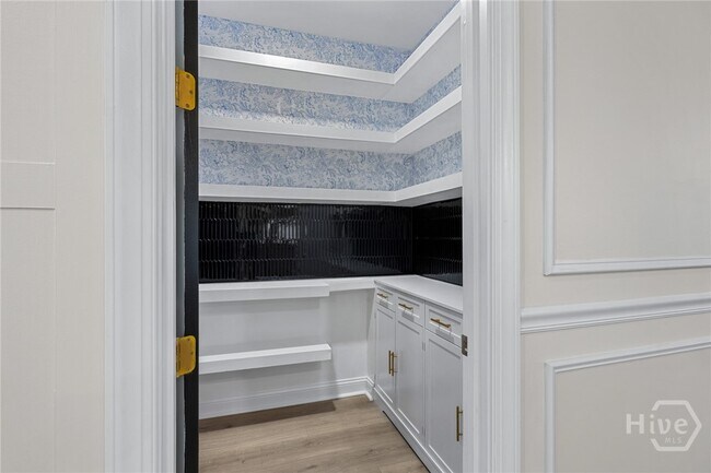 Building Photo - 241 Ridgewood Park Dr S