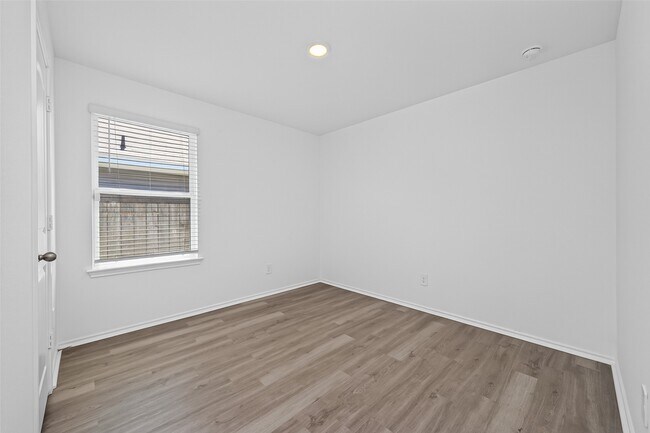 Building Photo - 14556 Lily Plns Dr