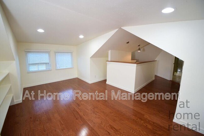 Building Photo - 1740 S Yorktown Ave