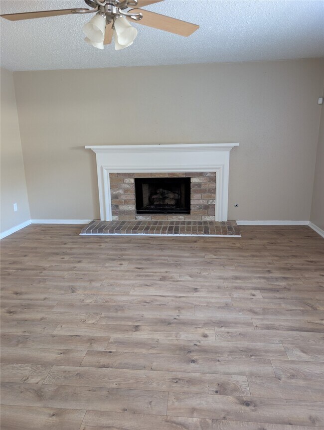 Building Photo - 9303 Palm Shores Dr