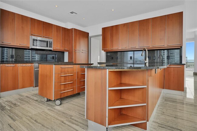 Building Photo - 901 Brickell Key Blvd