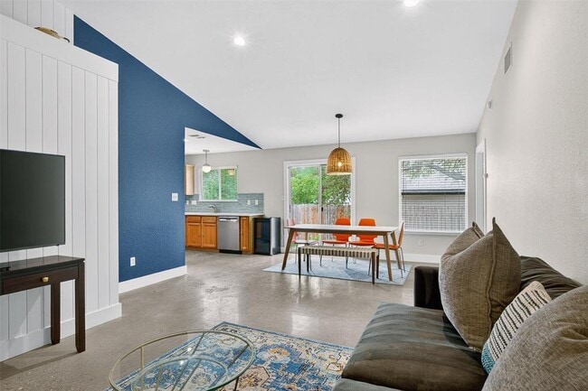 Building Photo - 1182 Waller St