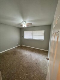 Building Photo - Simple & small 2BR Duplex