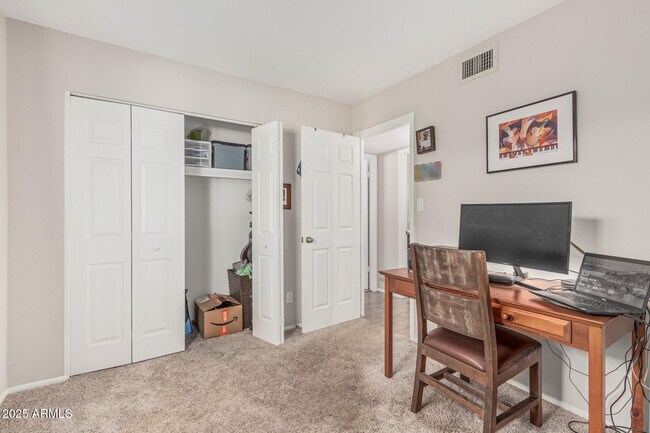 Building Photo - 3741 W Poinsettia Dr