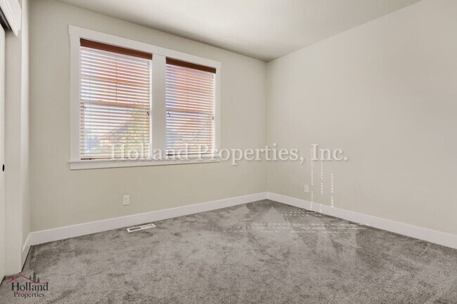 Building Photo - 17435 SW Forest Hollow St
