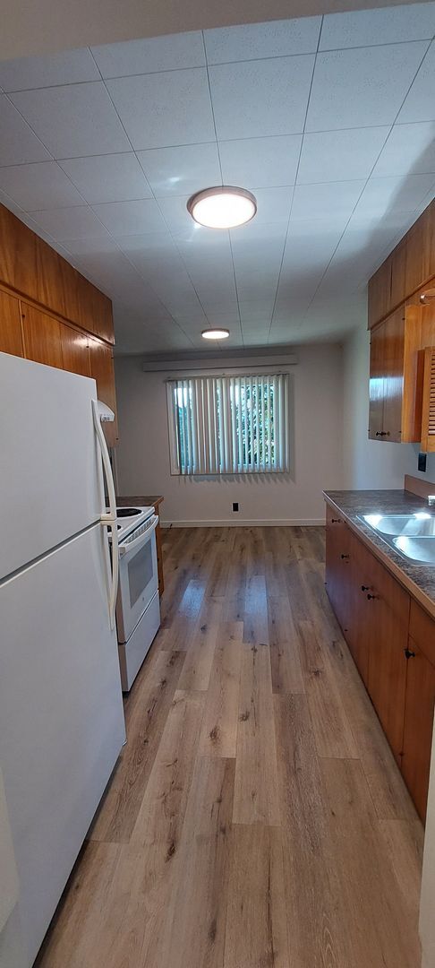 Building Photo - Lovely 2-Bedroom Apartment
