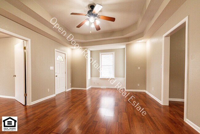 Building Photo - 733 3rd St