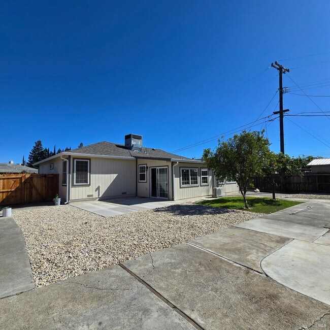 Building Photo - 117 Cypress St