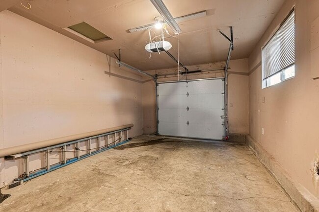 Building Photo - 14520 NW Hunters Dr