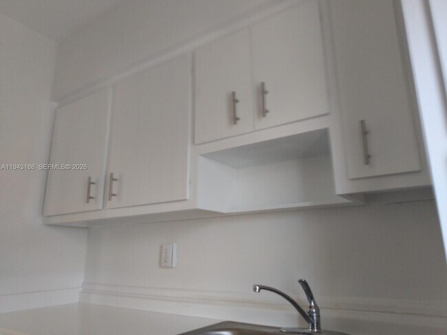 Building Photo - 12665 NE 16th Ave