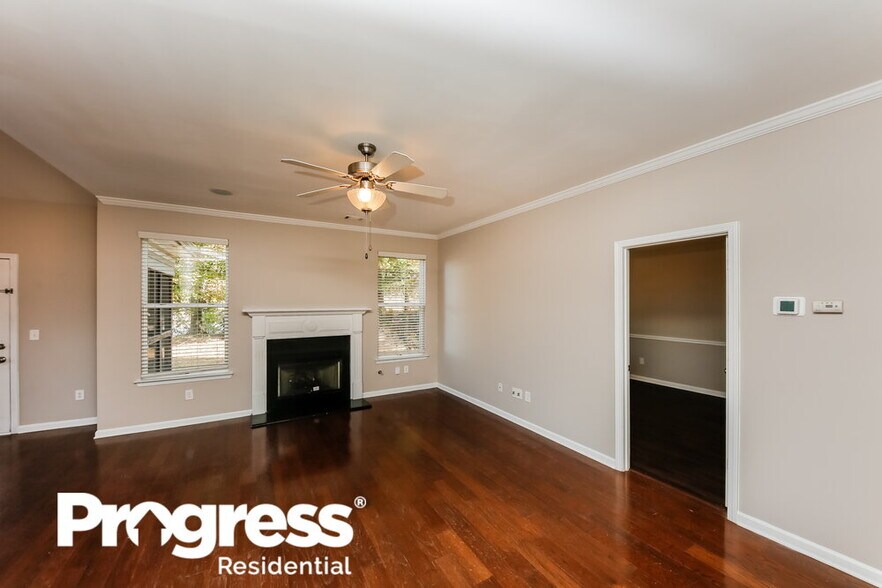 Building Photo - 4550 Black Hills Dr NW
