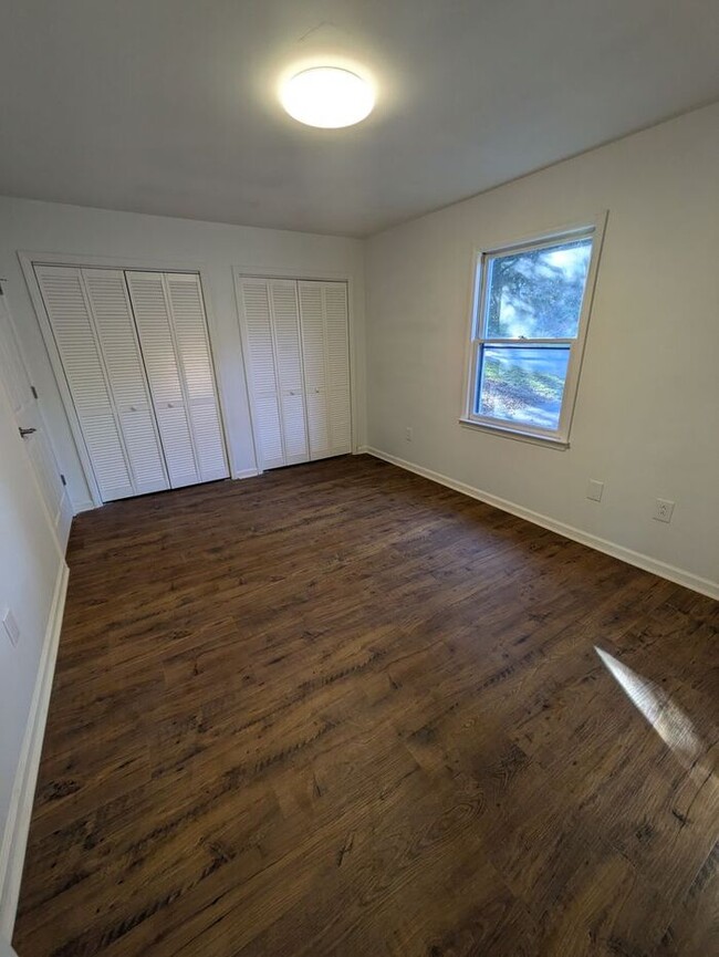 Building Photo - 2BD/1.5BA End Unit Townhome in Mimosa Gardens