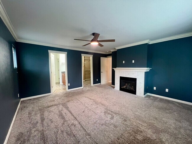 Building Photo - Beautiful 5 Bedroom Home