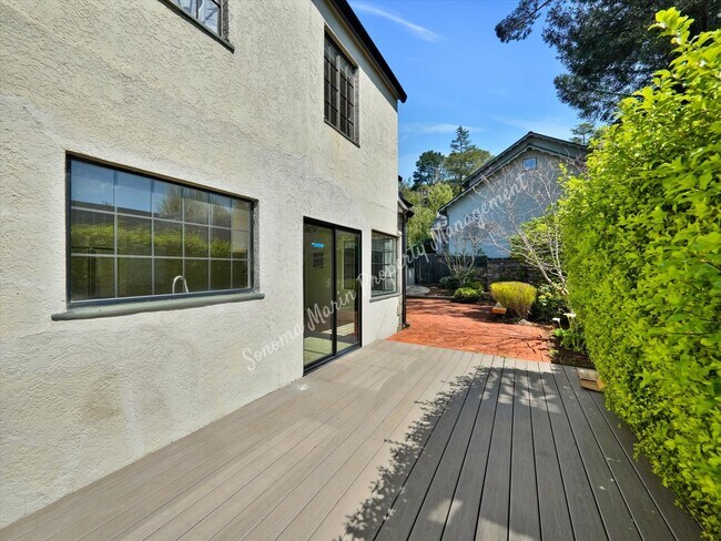 Building Photo - 81 Elm Ave
