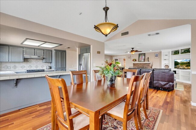 Building Photo - This home is loaded with upgrades and space in North Hanford.  Call today!