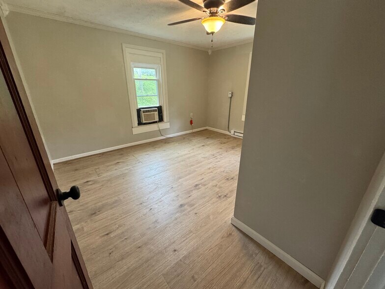 Building Photo - 1119 Brownwood Rd