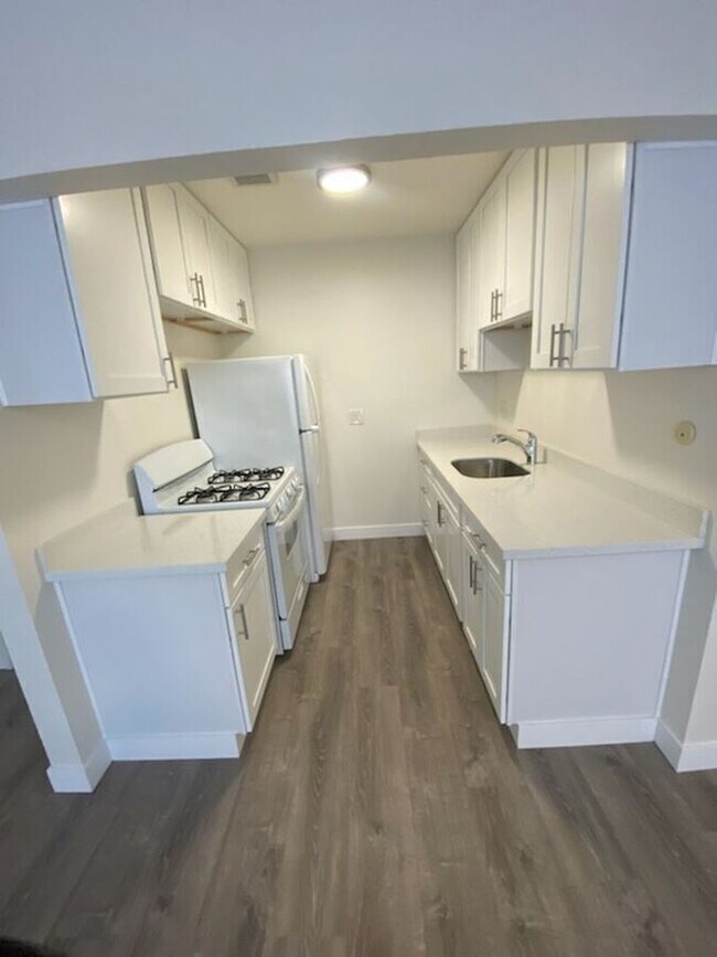 Building Photo - 2315 Parker St