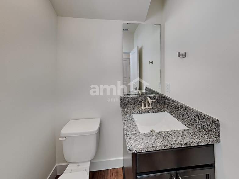 Building Photo - 32974 Lookout Ln