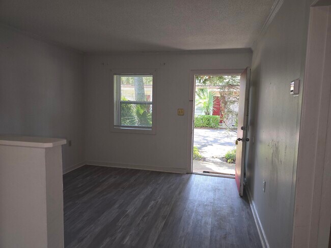 Building Photo - 551 E Miracle Strip Pkwy