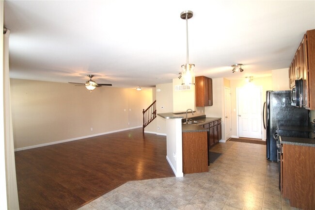 Building Photo - 643 Country Heights Dr