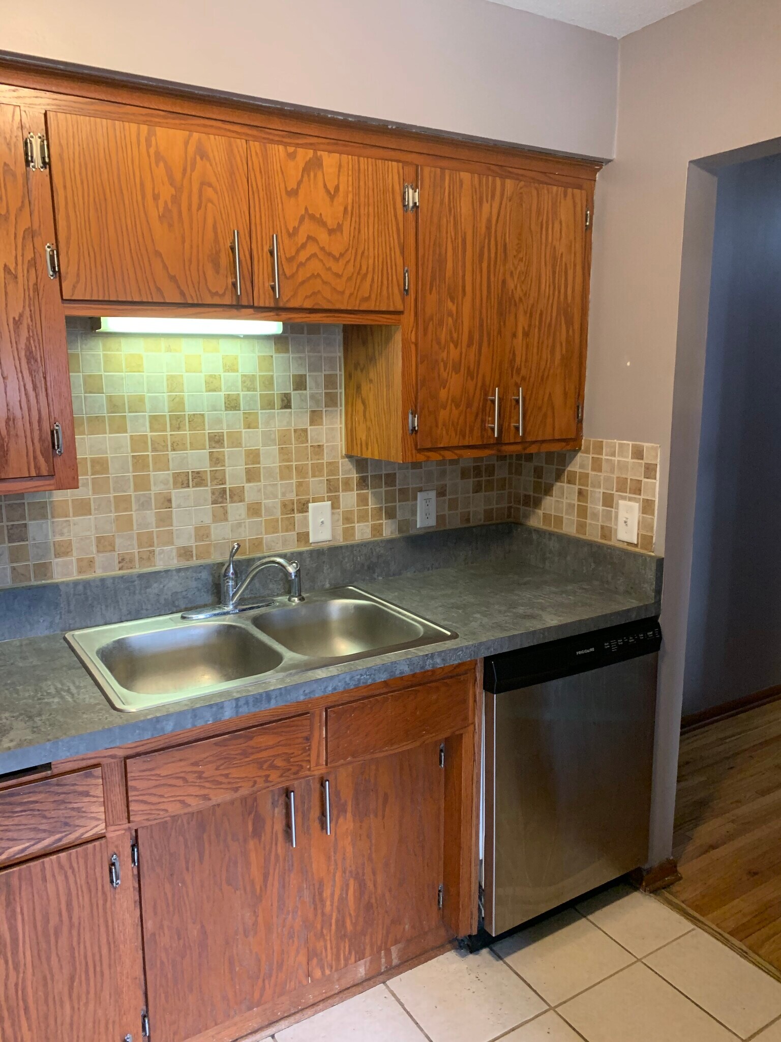 Building Photo - 2237 Hampshire Ave S